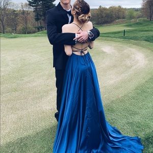 Silk Jovani prom dress in the color blue size: 4